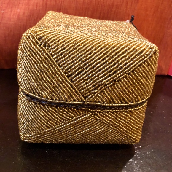 Hand made beaded small box - Picture 1 of 5